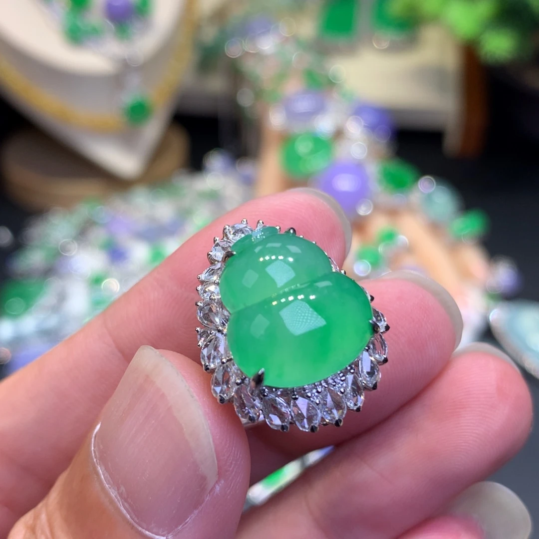 18K金镶嵌戒指翡翠