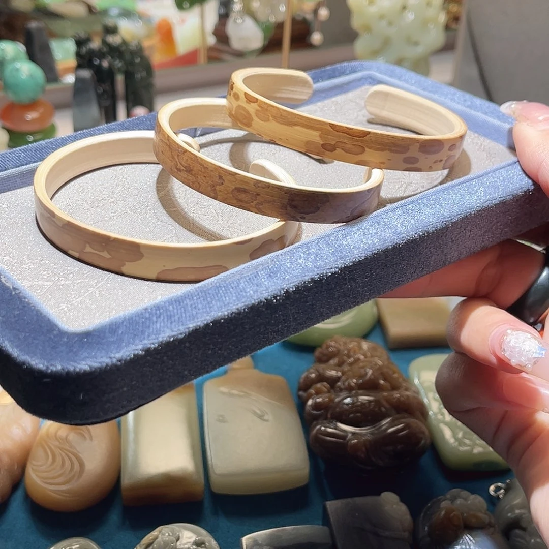 和田玉未镶嵌手镯开口镯一只