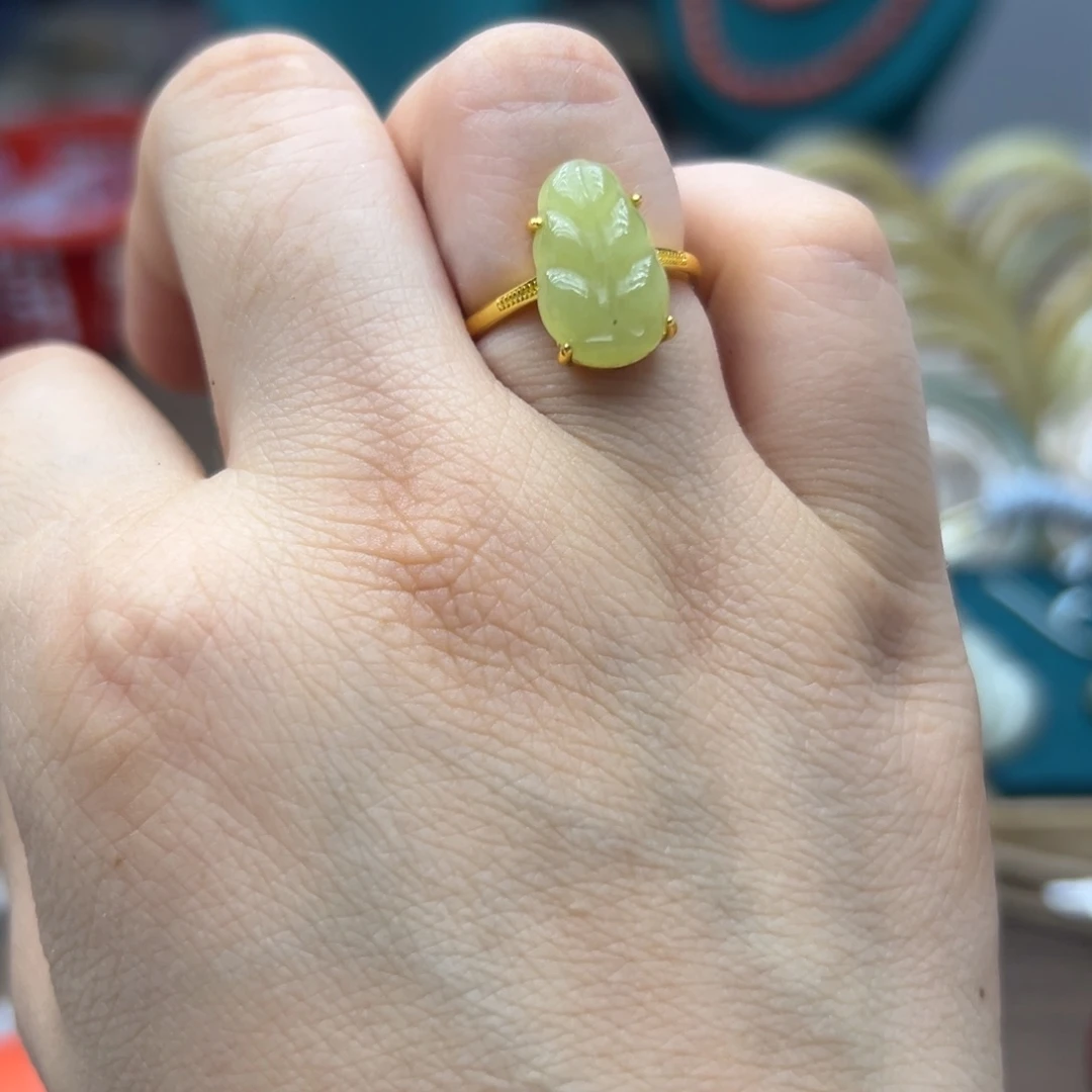 和田玉戒指未镶嵌黄口叶子