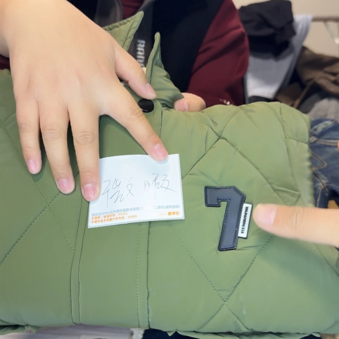 心***念微瑕男宝绿色外套