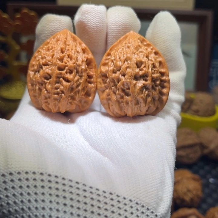 文玩核桃吊坠金牛，36