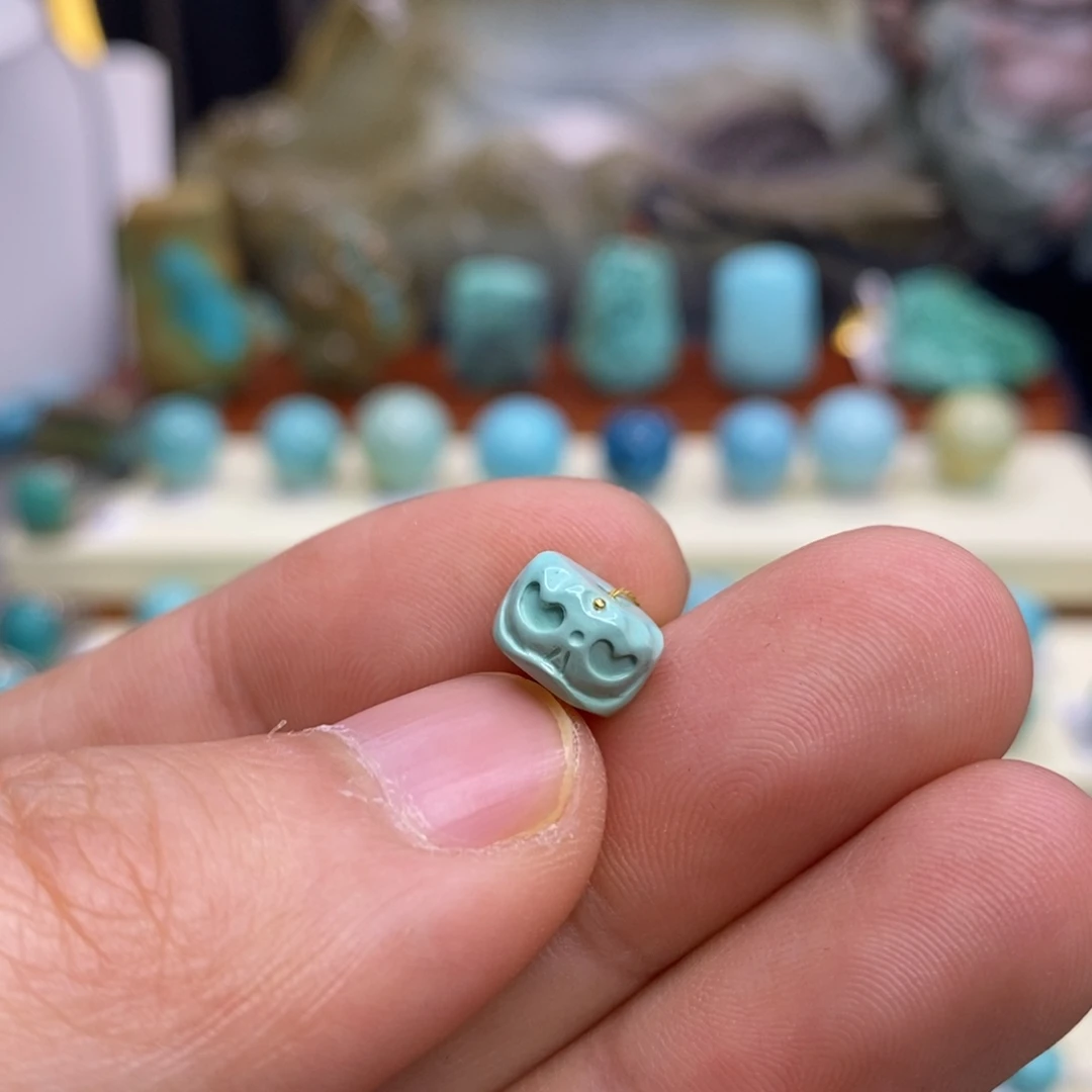 绿松石未镶嵌珠宝奇石