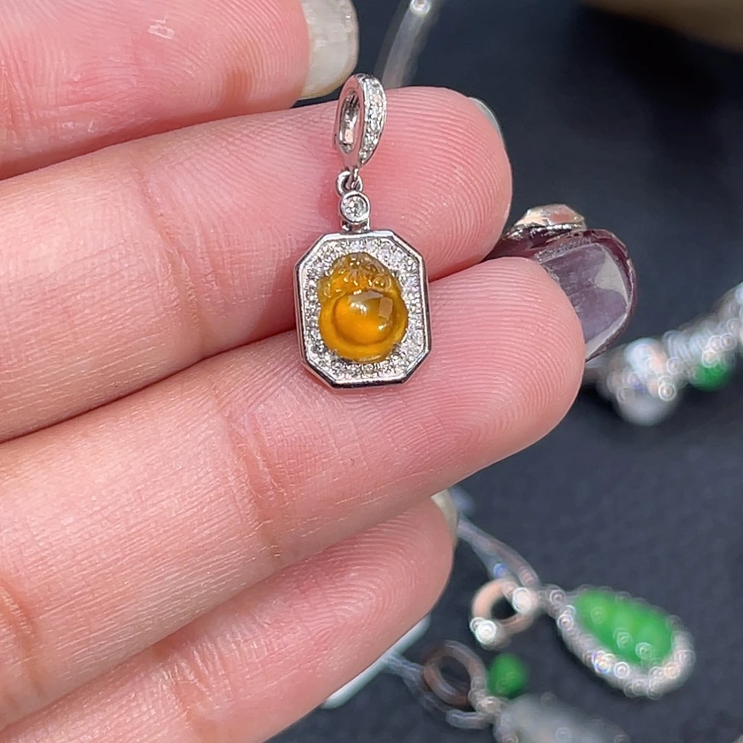 翡翠18K金镶嵌颈饰金蟾