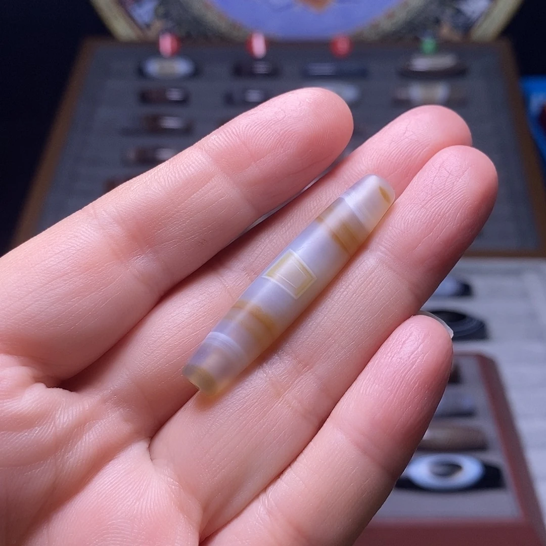 鱼***哥玛瑙/玉髓未镶嵌珠宝半成品