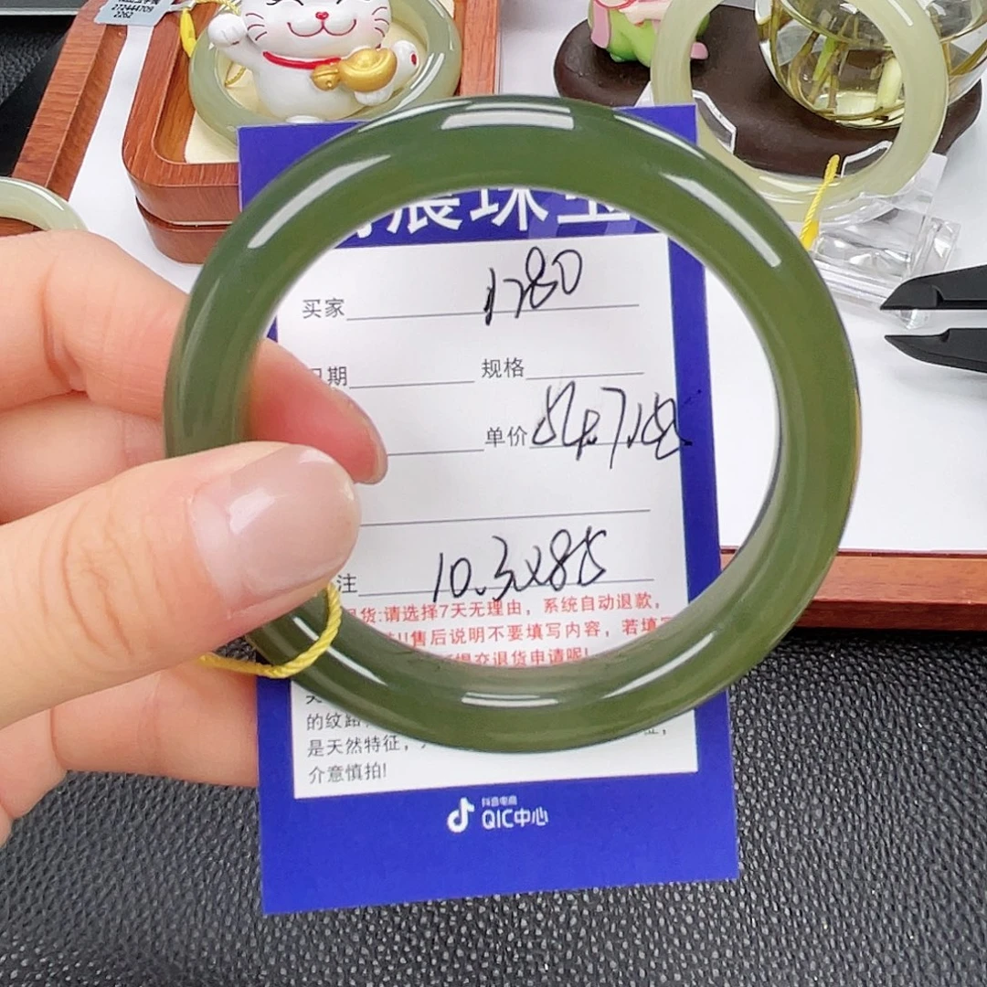 娇***娇和田玉未镶嵌手镯