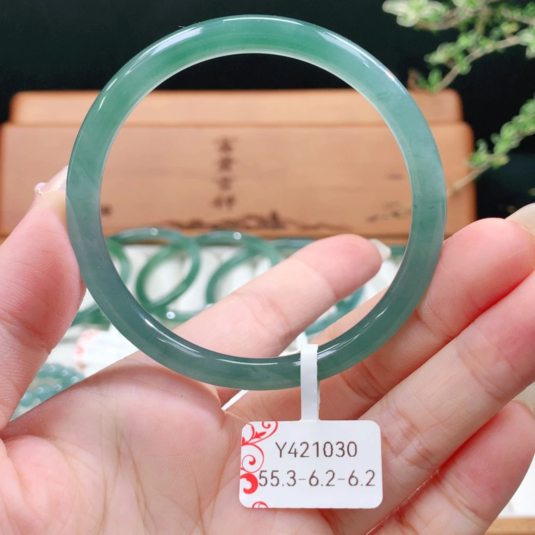 翡翠手镯未镶嵌天然