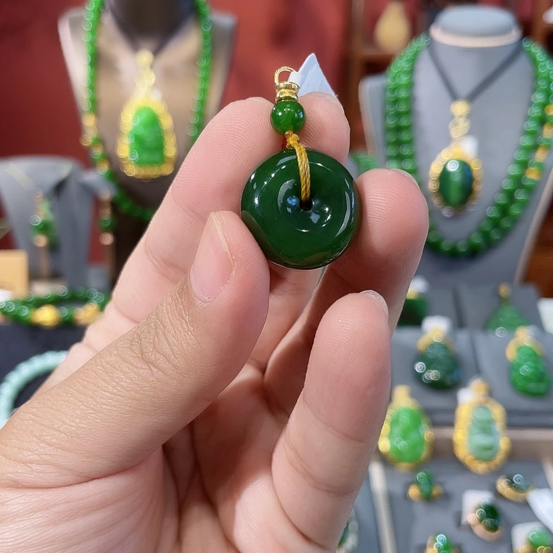 和田玉18K金镶嵌颈饰