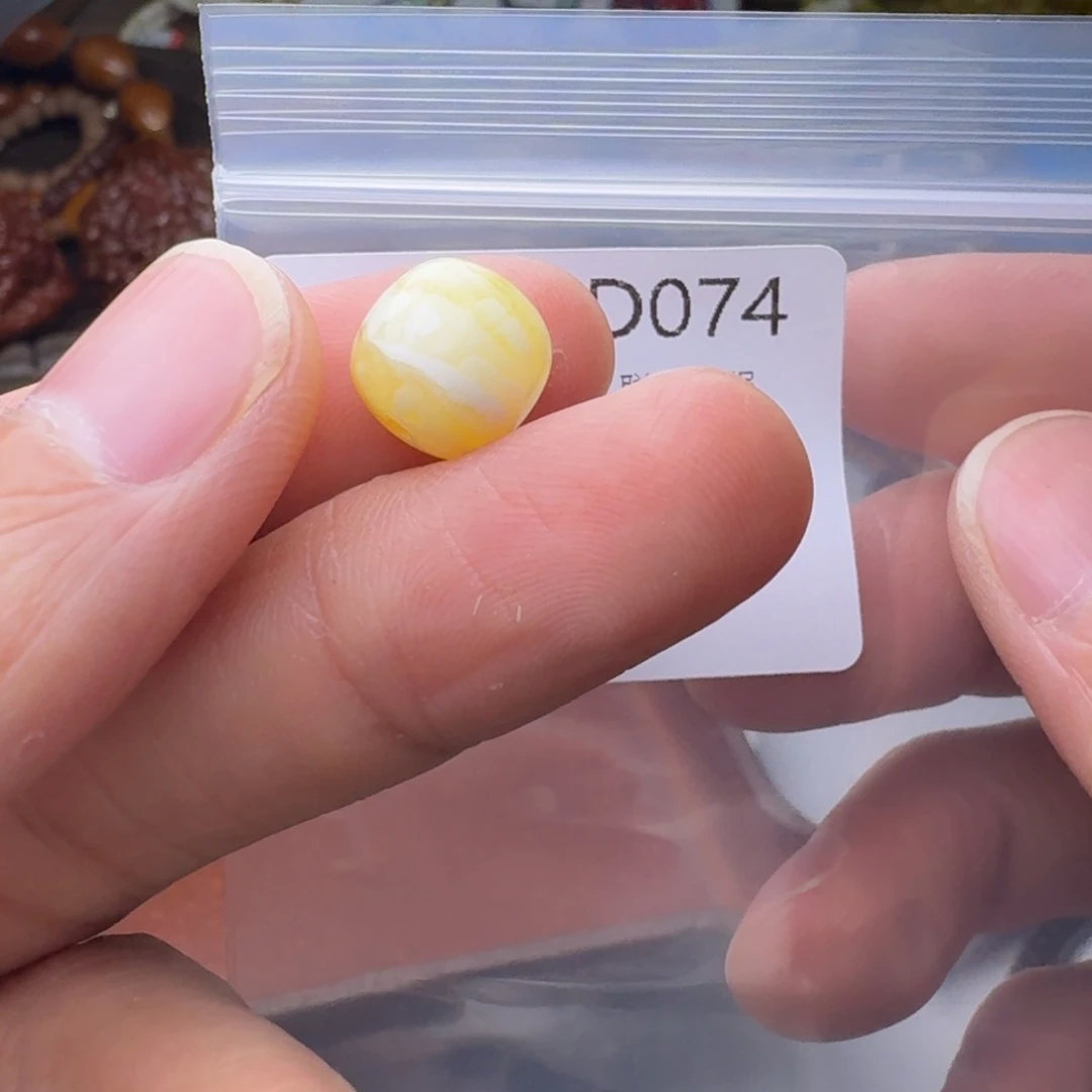 琥珀未镶嵌裸石琥珀