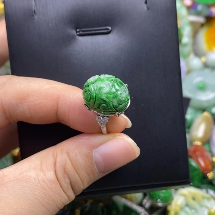 翡翠未镶嵌吊坠(赠链)