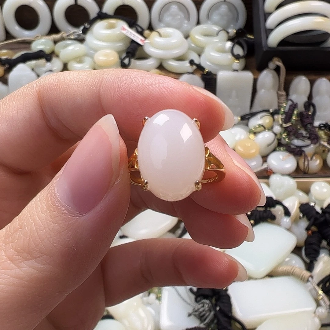 姚***》和田玉未镶嵌颈饰