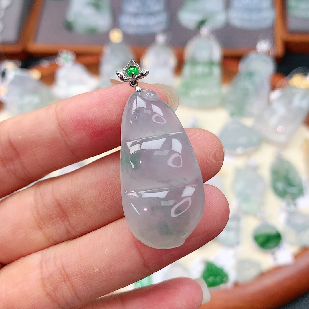 颈饰18K金镶嵌翡翠福豆