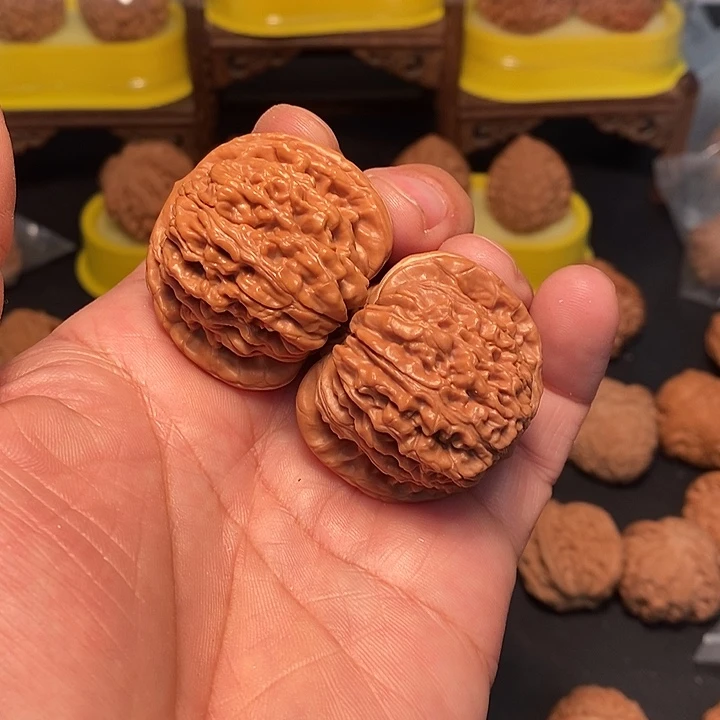 爱***y文玩核桃吊坠41尺，四座楼