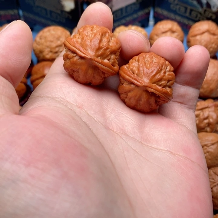 小***仔文玩核桃把件绣球