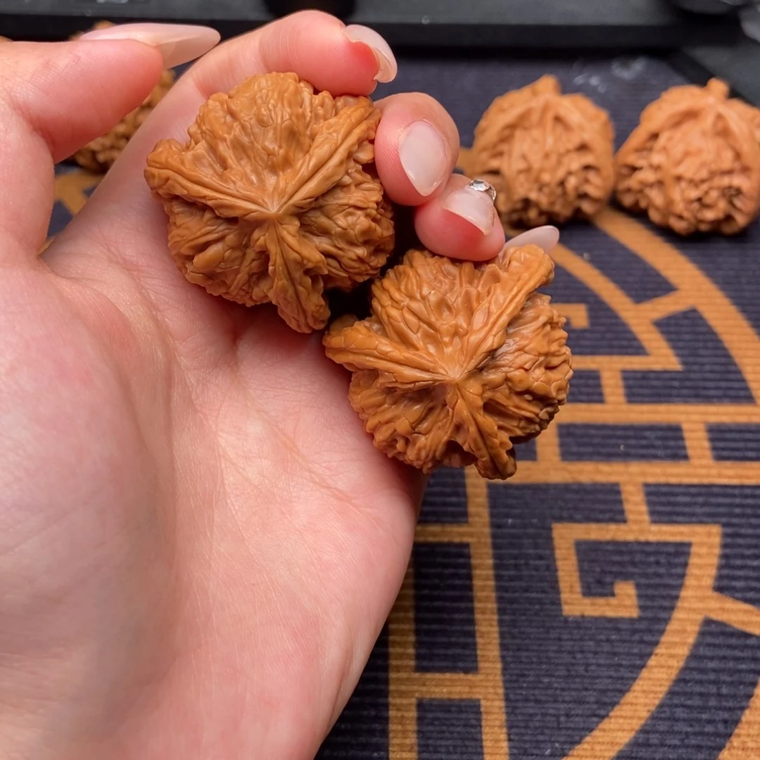 文玩核桃吊坠逝*风白狮子z正奔