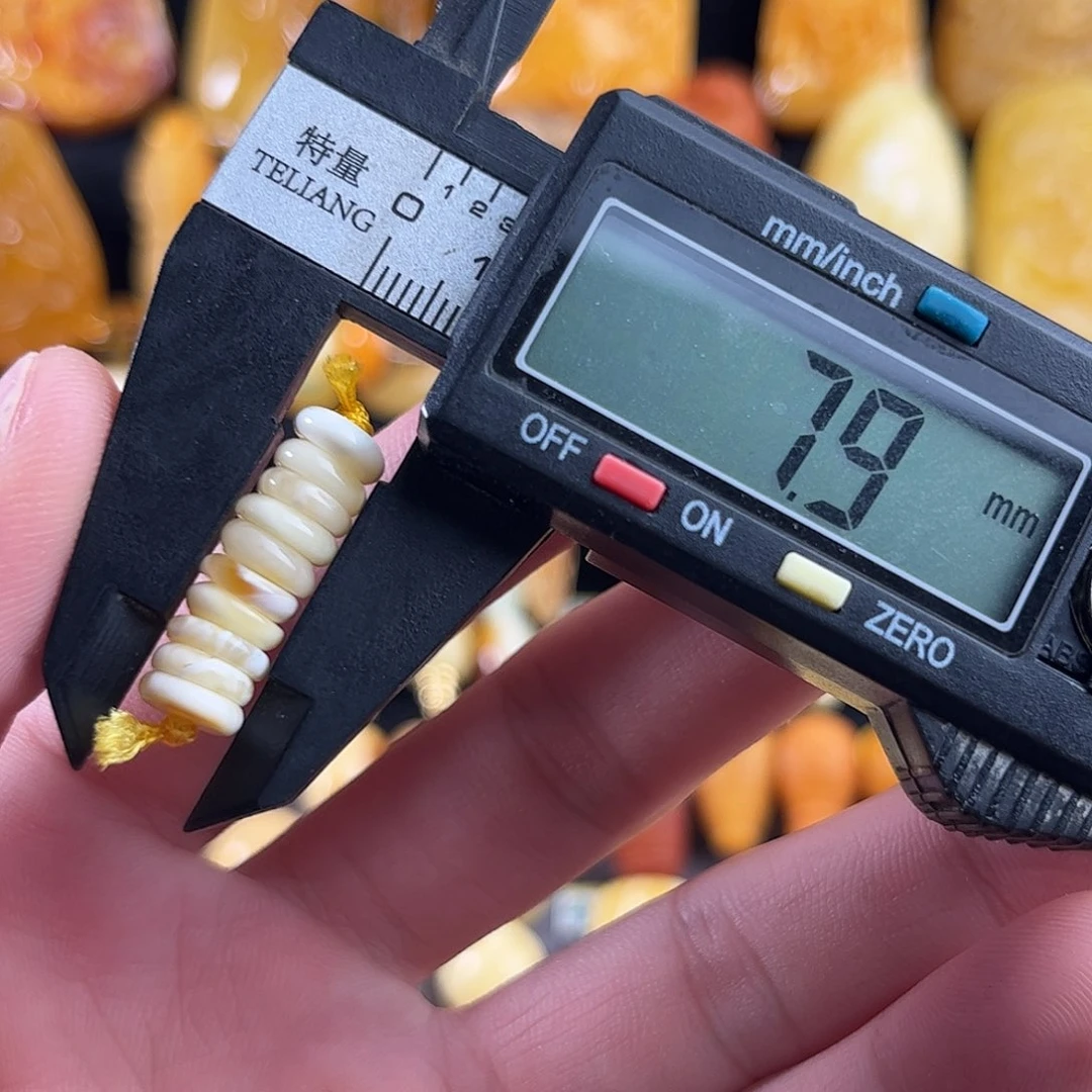 蜜蜡未镶嵌珠宝奇石