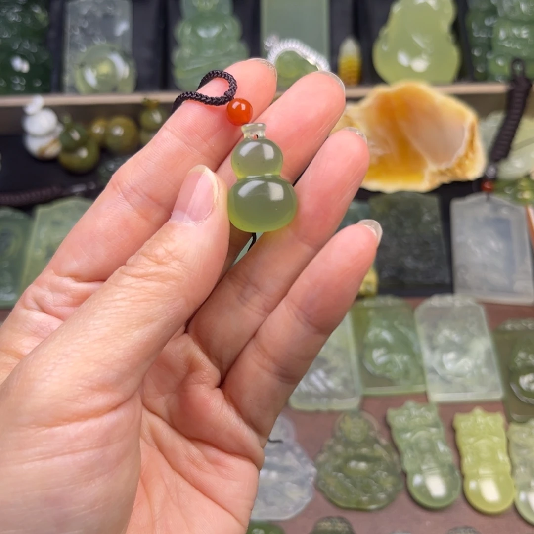 蛇纹石玉未镶嵌吊坠(赠链)