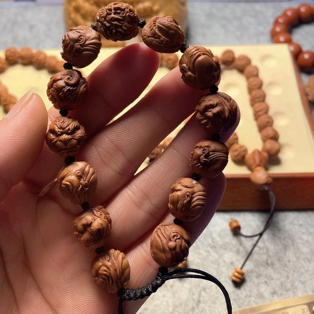 龙纹桃核雕刻十二生肖恶僧