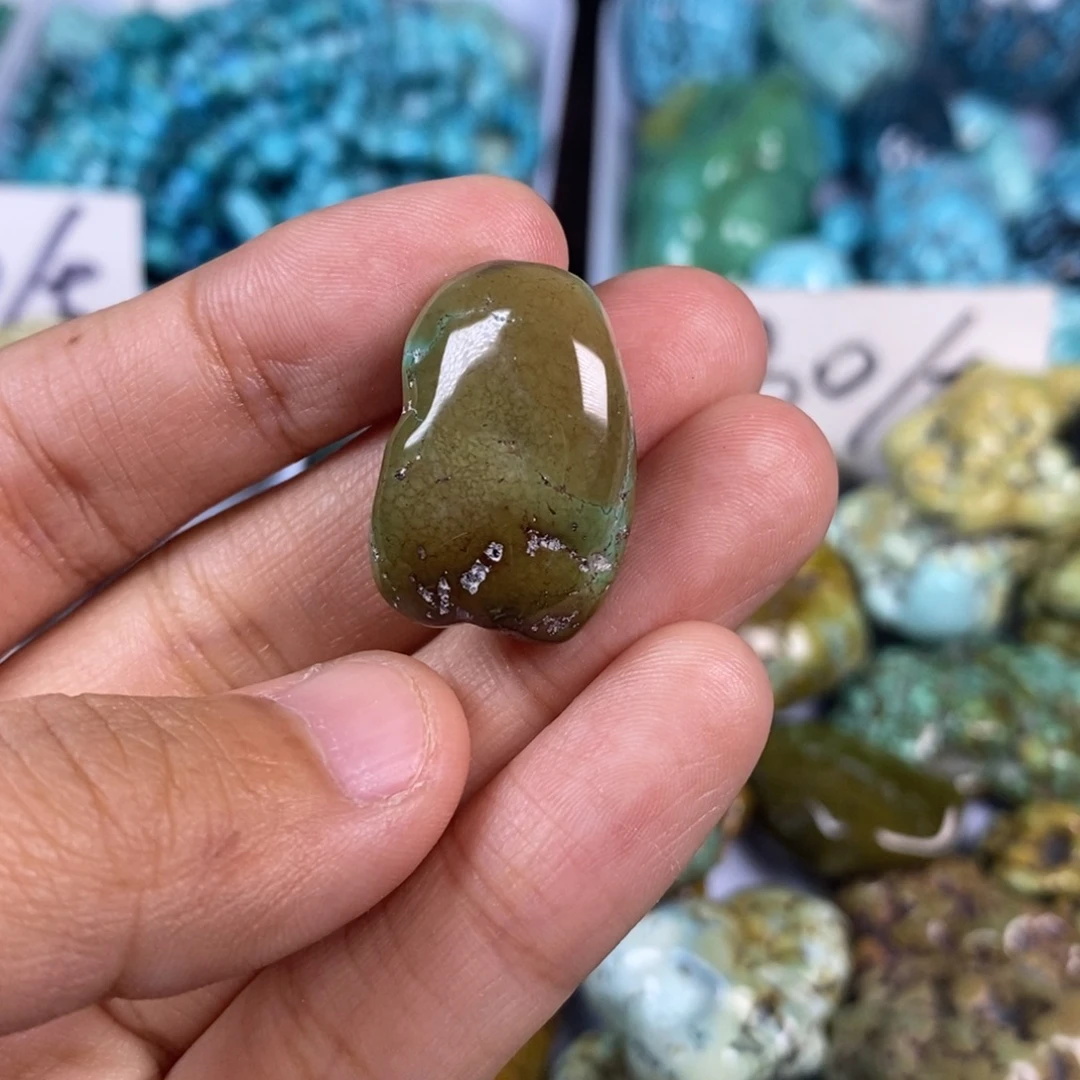 我***谓绿松石未镶嵌颈饰