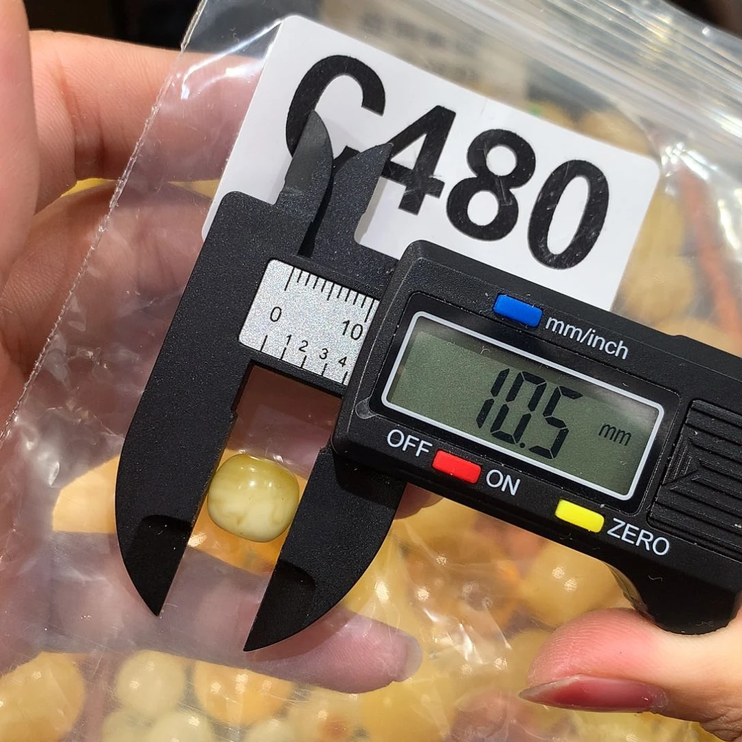 未镶嵌琥珀珠宝奇石
