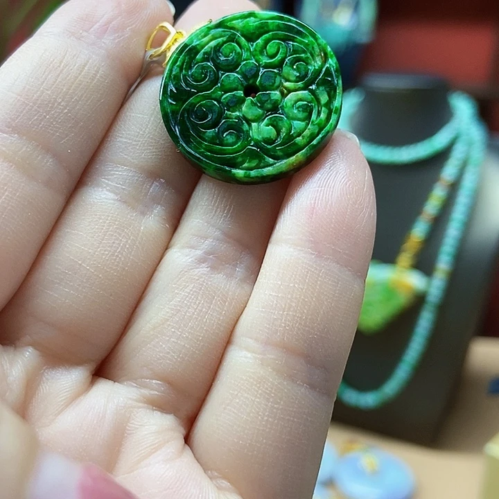 翡翠未镶嵌颈饰吊坠