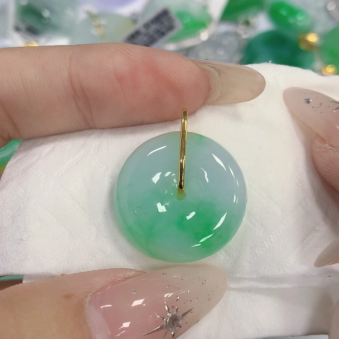颈饰18K金镶嵌翡翠