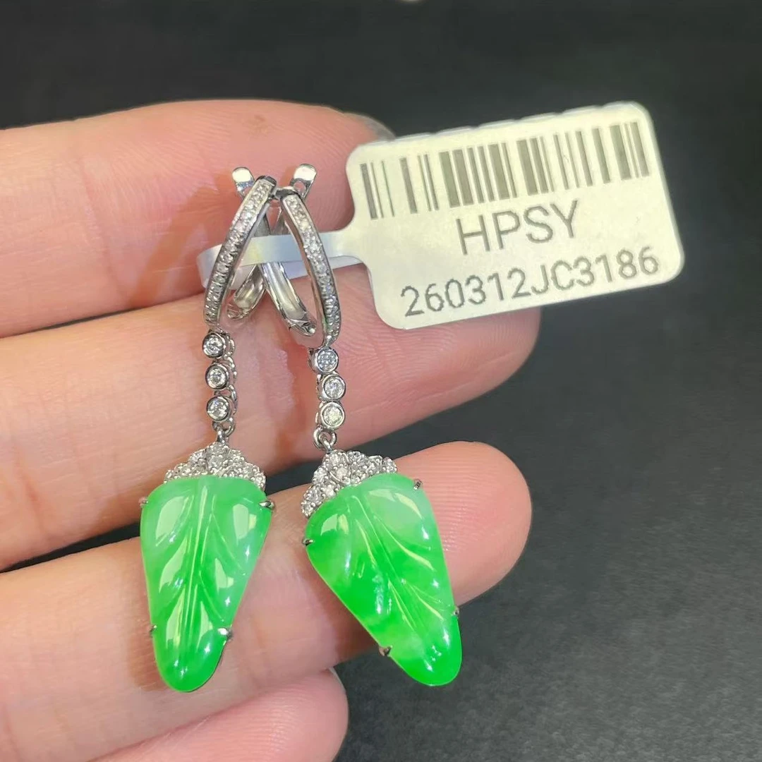 18k金镶嵌缅甸A货翡翠(不含链)