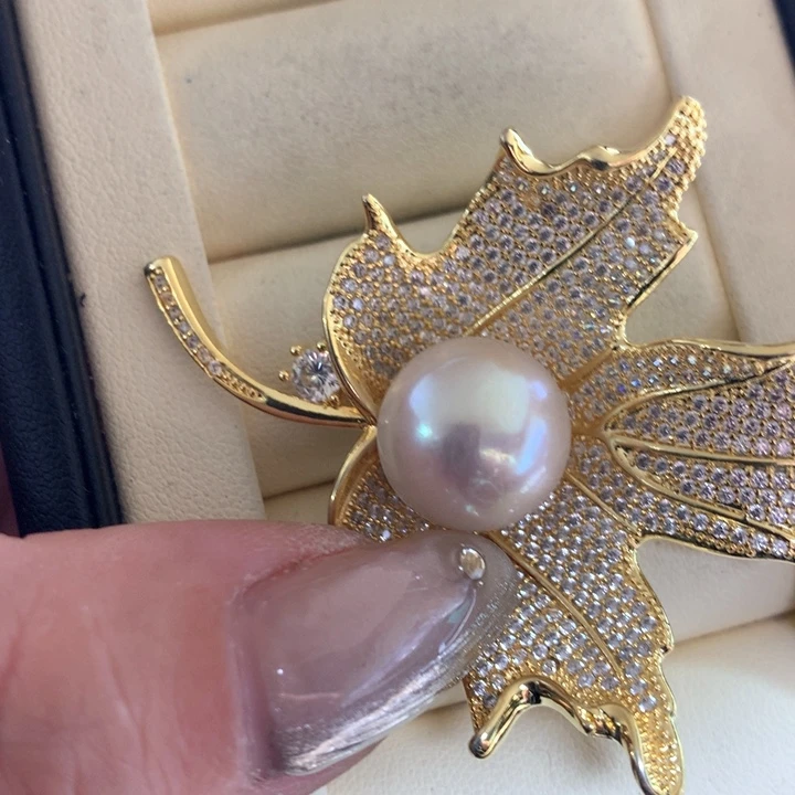 未镶嵌胸饰淡水珍珠