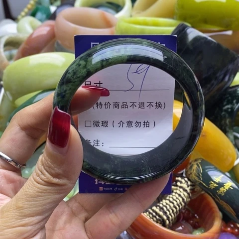 蛇纹石玉手镯未镶嵌