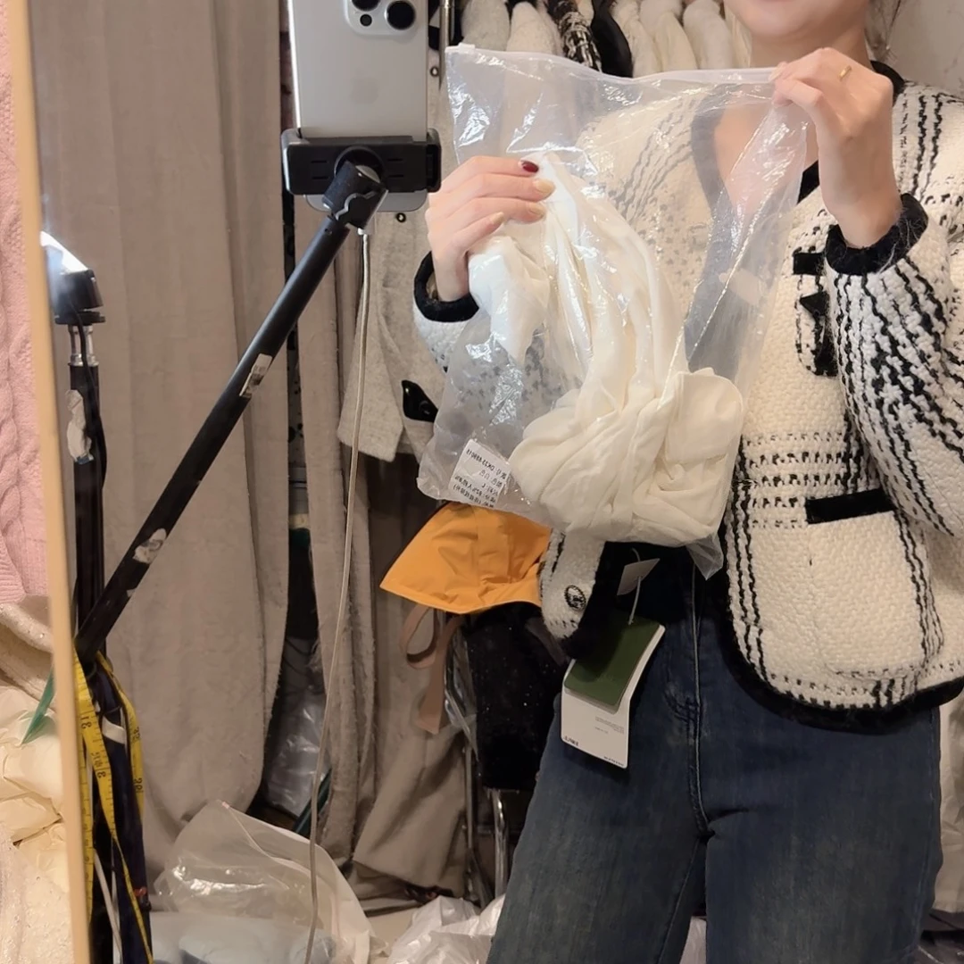 全新无暇白色莫代尔打底衫