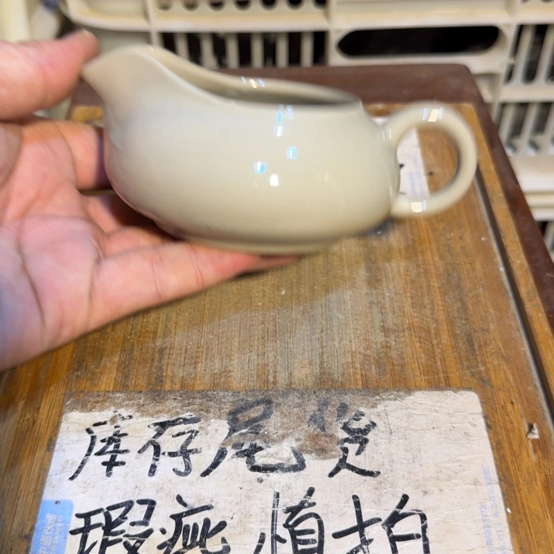 微瑕疵介意勿拍陶瓷器皿。S270