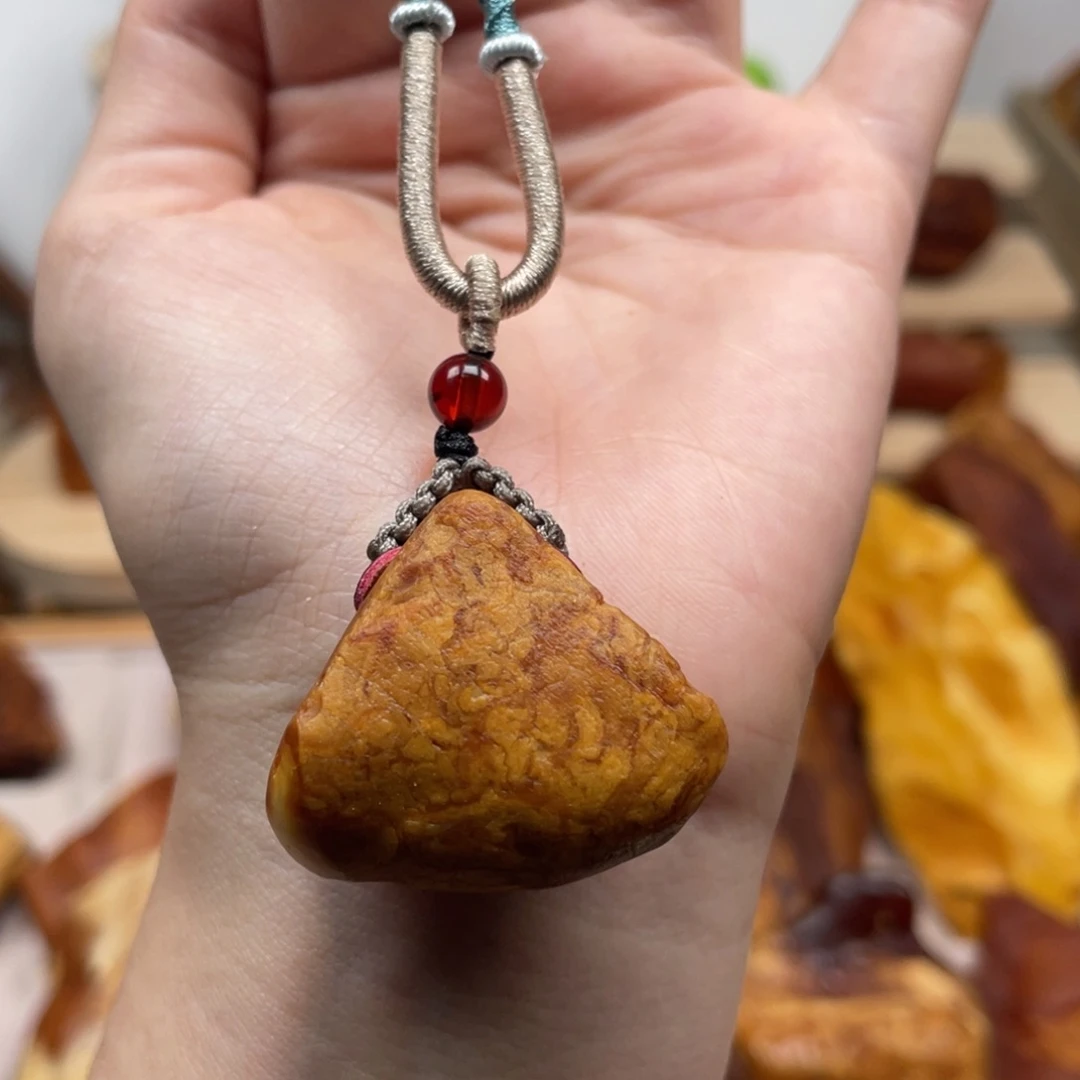 未镶嵌琥珀珠宝奇石