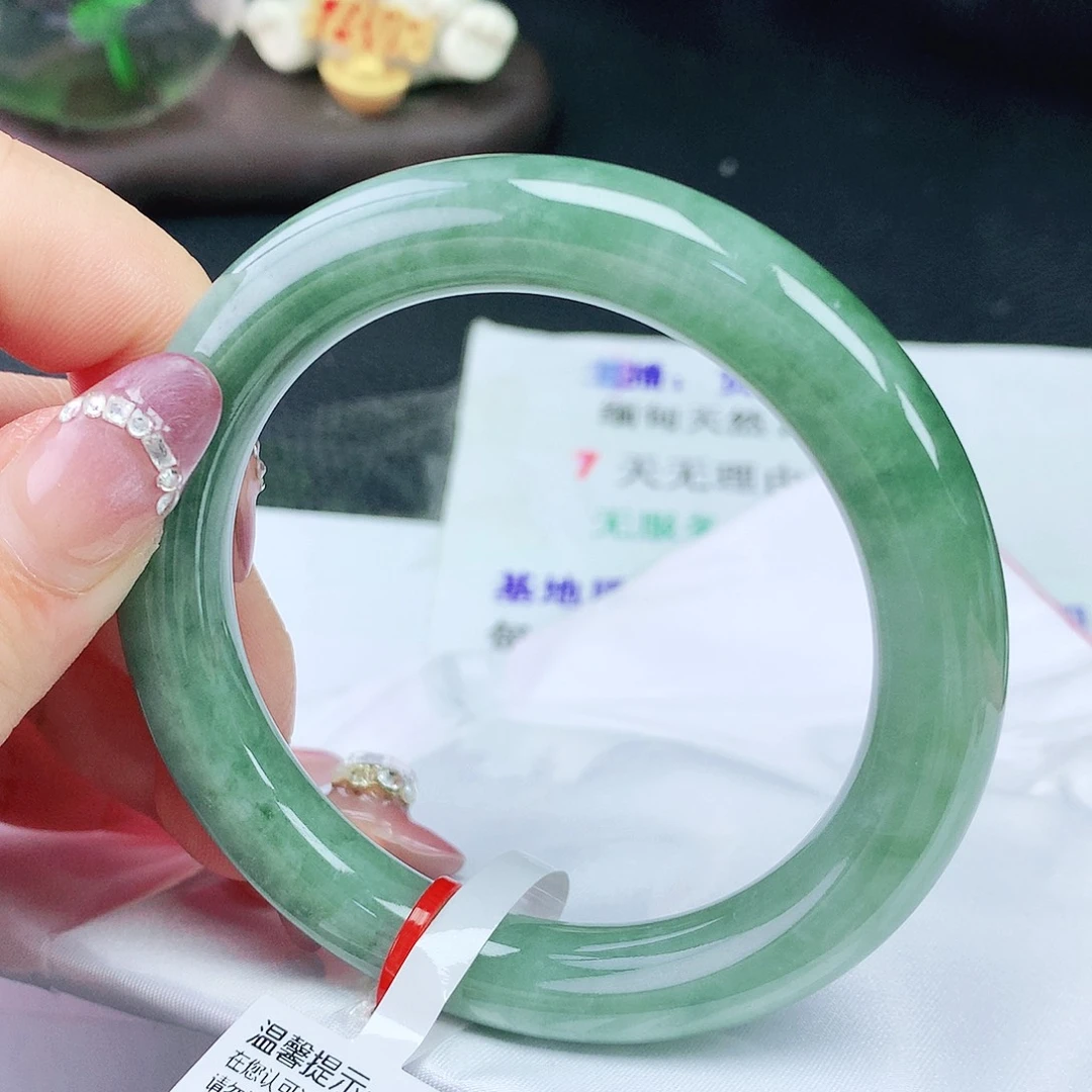 翡翠手镯未镶嵌57圈