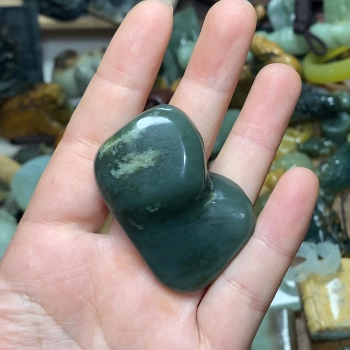 平***顺岫岩老玉（透闪石质玉）未镶嵌珠宝奇石