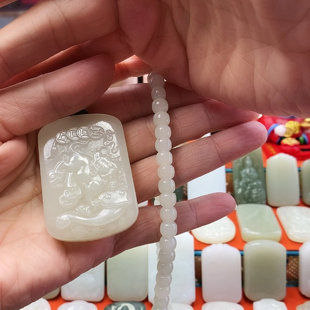 倔***卜和田玉未镶嵌颈饰