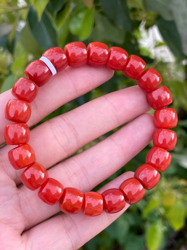 精品南红10.5mm直切单圈手串，颜色红润，辣椒红，自然光实拍