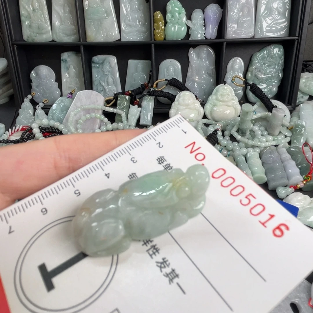翡翠未镶嵌吊坠(不含链)微瑕
