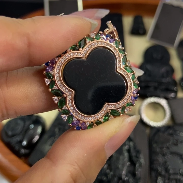 翡翠颈饰未镶嵌墨翠