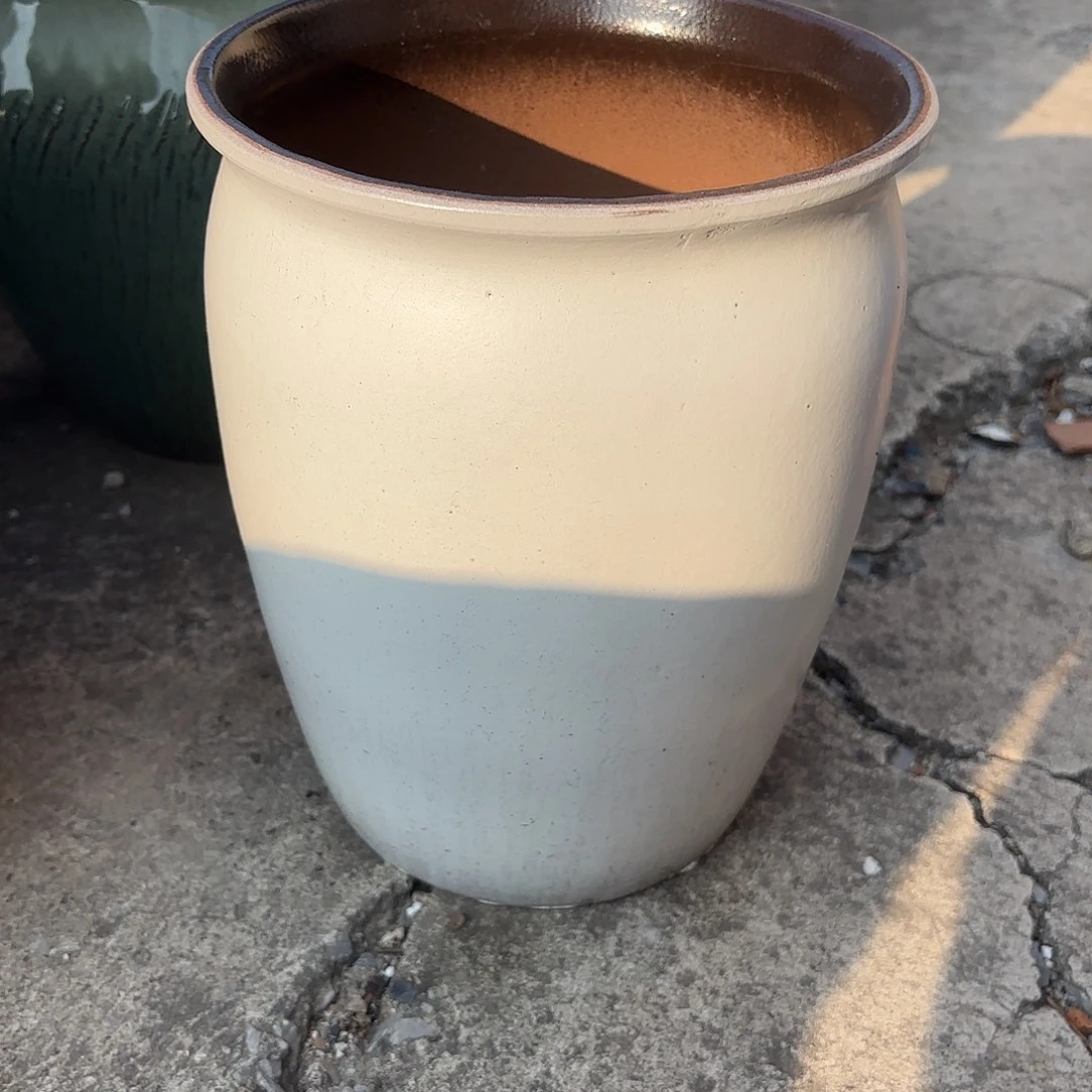 紫砂花盆口径20高度25一个白