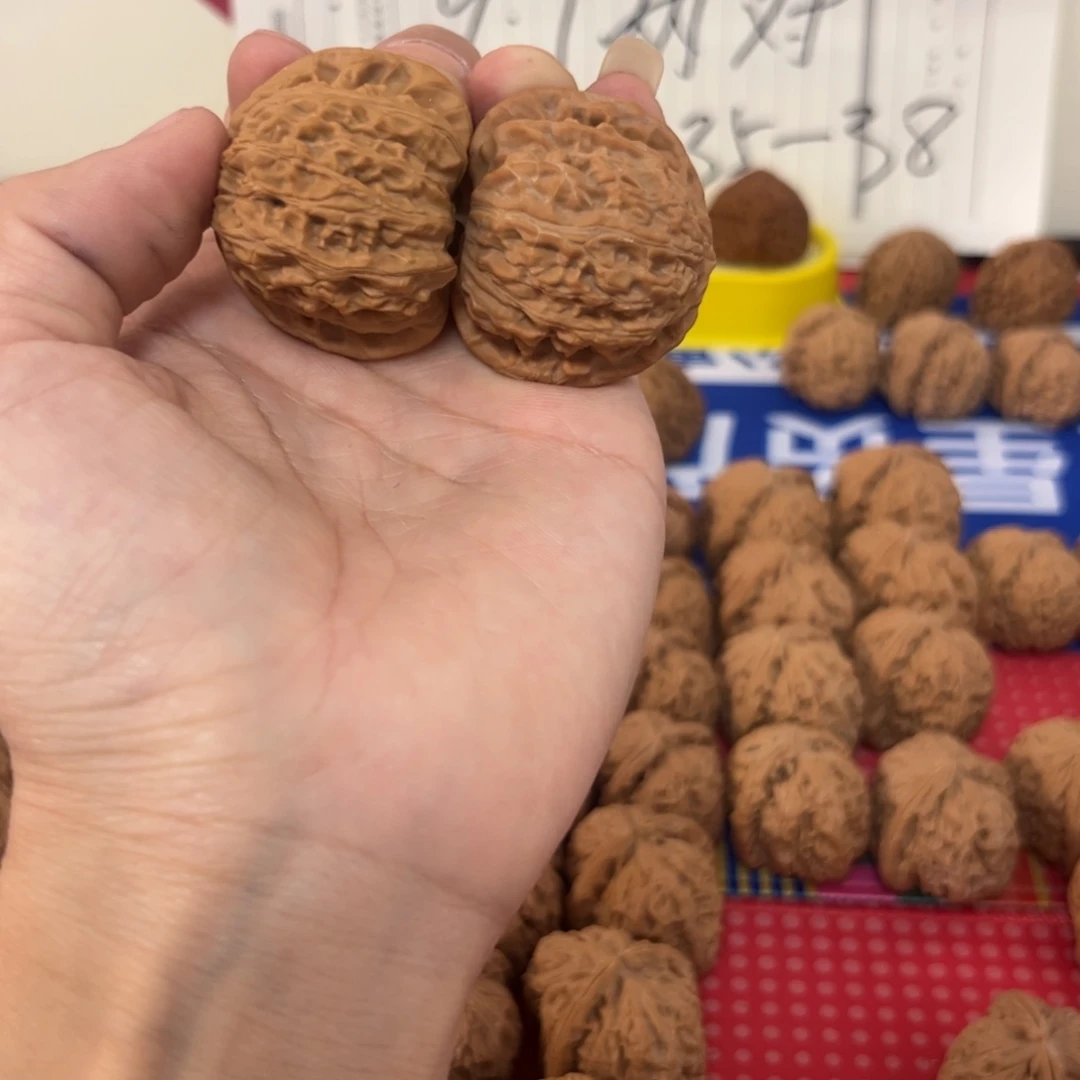 39.5、40三角白 吊坠狮子头