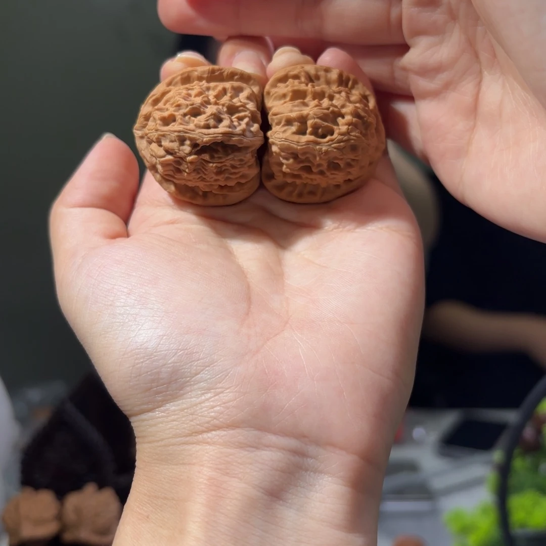 桃核吊坠36.5三角白原生态