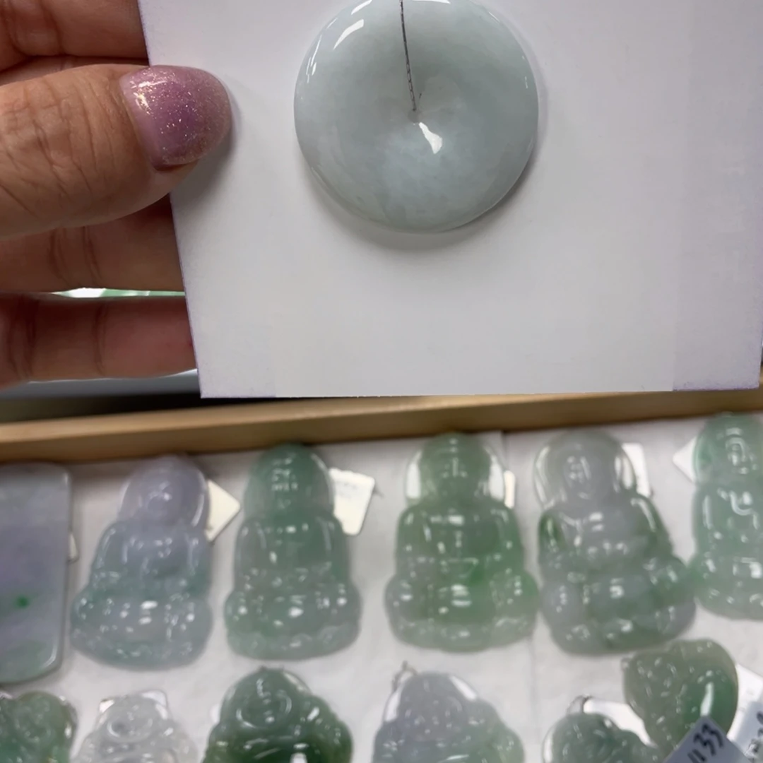 翡翠颈饰未镶嵌平安扣