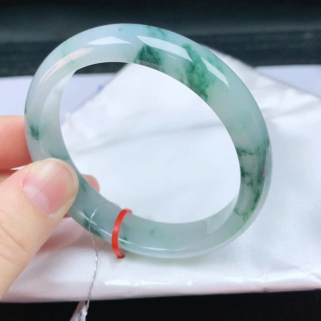翡翠手镯未镶嵌55圈