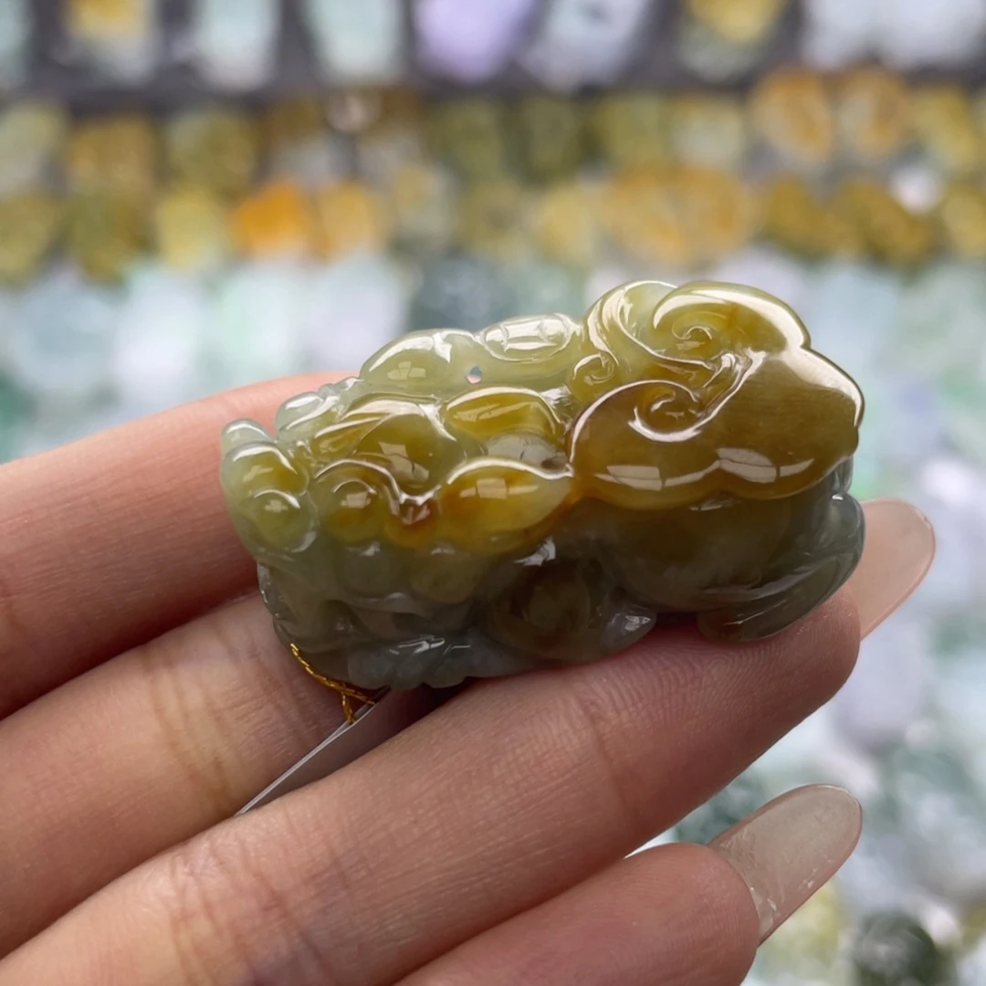 翡翠未镶嵌颈饰貔貅