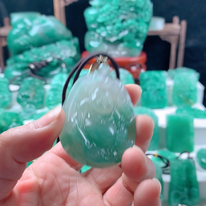 石英质玉吊坠未镶嵌寓**气