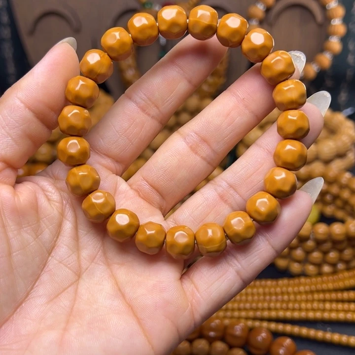 猴头核桃吊坠聚宝盆