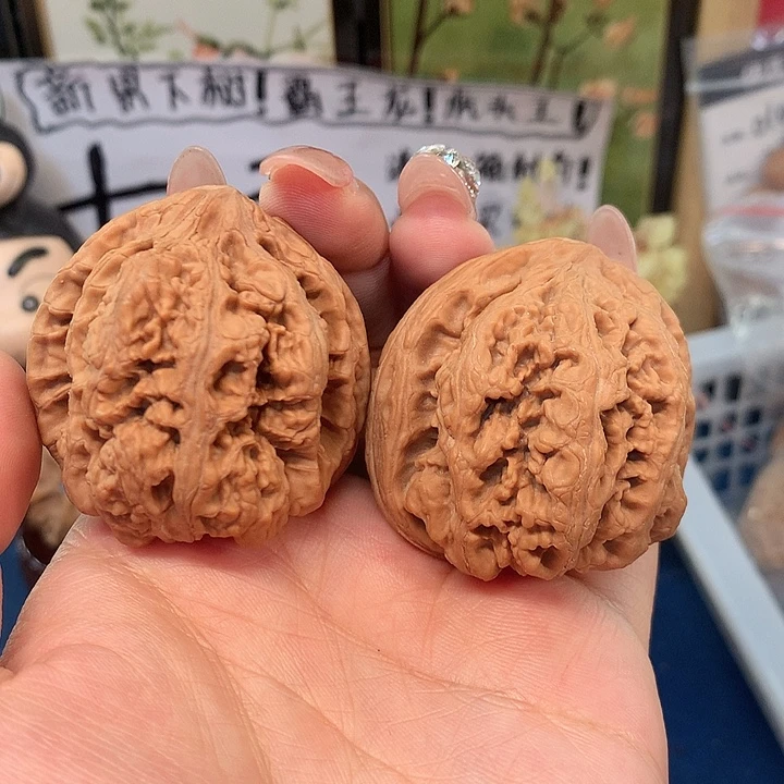 吊坠桃核大大大粗筋