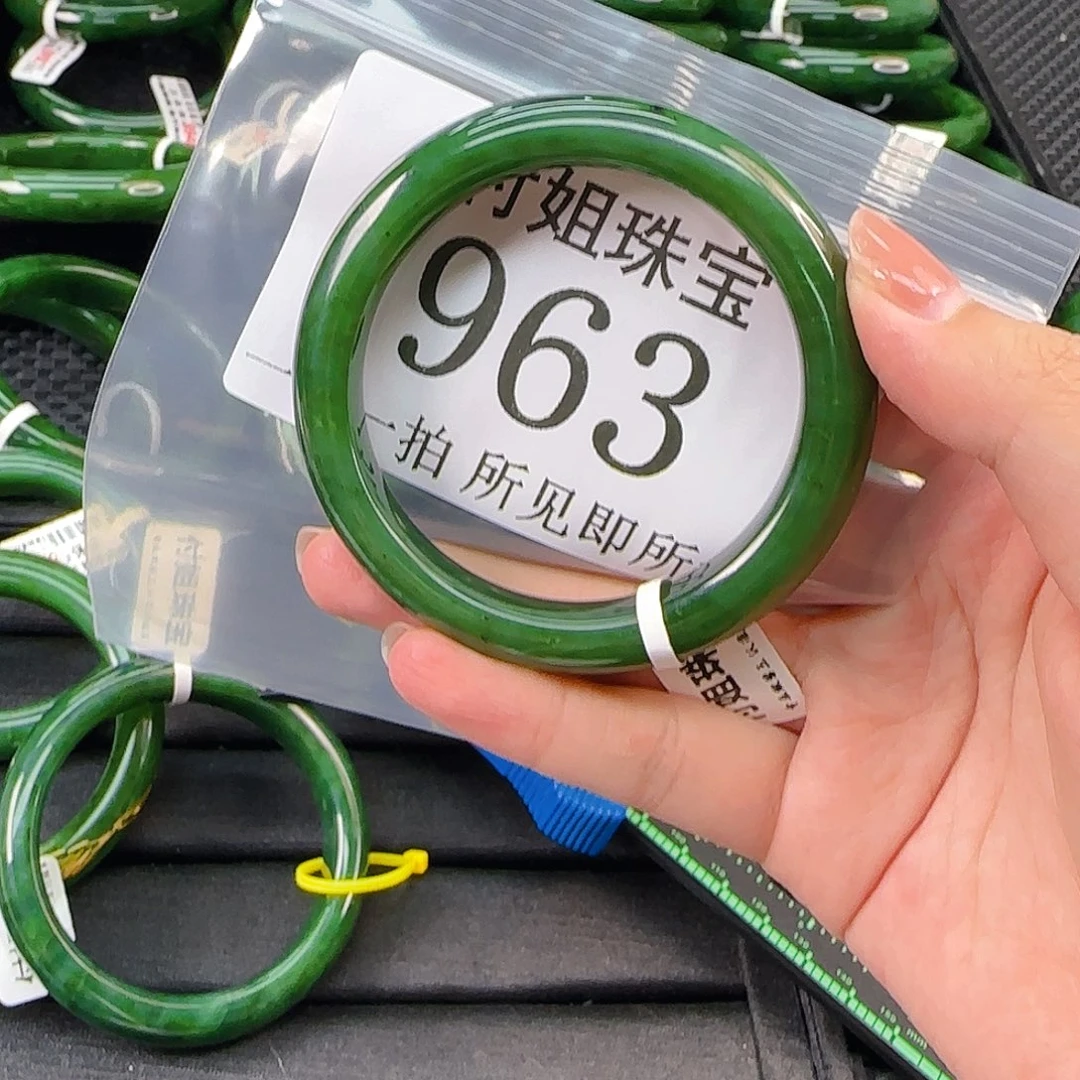 颈饰未镶嵌和田玉手镯56 963