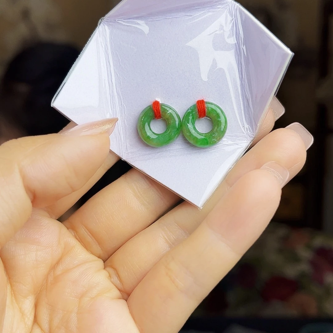 翡翠未镶嵌颈饰多样性