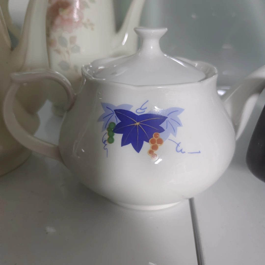 白玫瑰茶壶一把，容量500到800