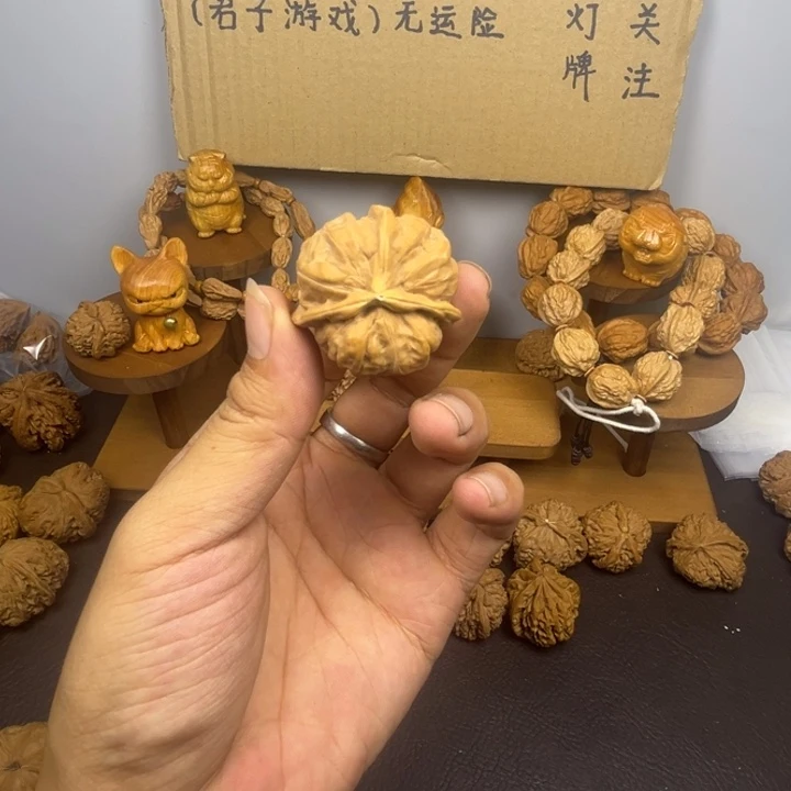 放***铁吊坠桃核蛤蟆头三棱黄尖